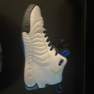 Size 7 selling them cause I have to many shoes asking only 100 dollars for Them